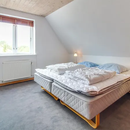 Apartment Lissa - 2-4km From The Sea By Interhome